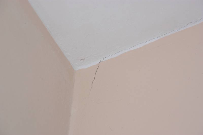 BAU.DE Forum Modernisierung / Sanierung / Bauschäden 15068 Setzrisse, in diesem Umfang