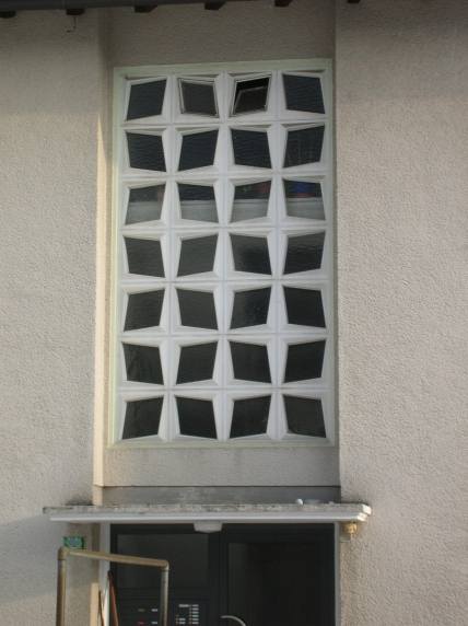BAU.DE / BAU-Forum: 1. Bild zu Frage "Betonelemente durch Fenster ersetzen: Kosten, Nutzen & Risiken für WEG-Sanierung?" im BAU-Forum "Modernisierung / Sanierung / Bauschäden" BAU.DE / BAU-Forum: 1. Bild zu Frage "Betonelemente durch Fenster ersetzen: Kosten, Nutzen & Risiken für WEG-Sanierung?" im BAU-Forum "Modernisierung / Sanierung / Bauschäden"