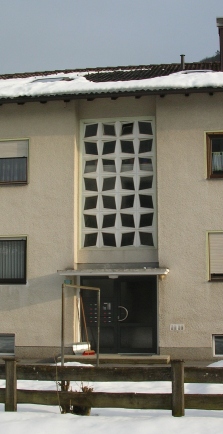 BAU.DE / BAU-Forum: 2. Bild zu Frage "Betonelemente durch Fenster ersetzen: Kosten, Nutzen & Risiken für WEG-Sanierung?" im BAU-Forum "Modernisierung / Sanierung / Bauschäden" BAU.DE / BAU-Forum: 2. Bild zu Frage "Betonelemente durch Fenster ersetzen: Kosten, Nutzen & Risiken für WEG-Sanierung?" im BAU-Forum "Modernisierung / Sanierung / Bauschäden"