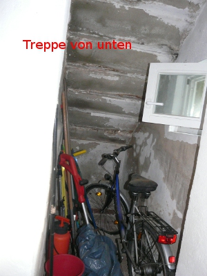 Bild zum BAU-Forumsbeitrag: Außenwand an der Treppe u. Keller nass  -  Maßnahmen? im Forum Modernisierung / Sanierung / Bauschäden