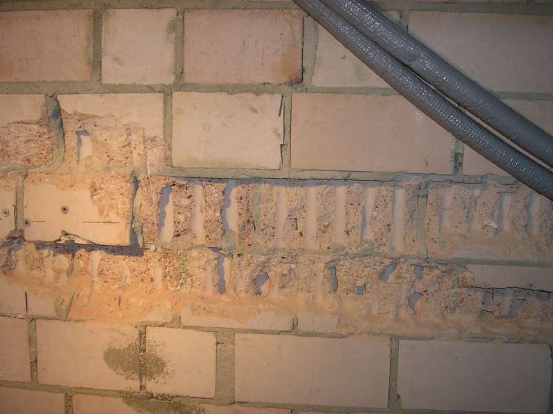 Bild zum BAU-Forumsbeitrag: horizontale Schlitze in KS-Wand sanieren im Forum Modernisierung / Sanierung / Bauschäden