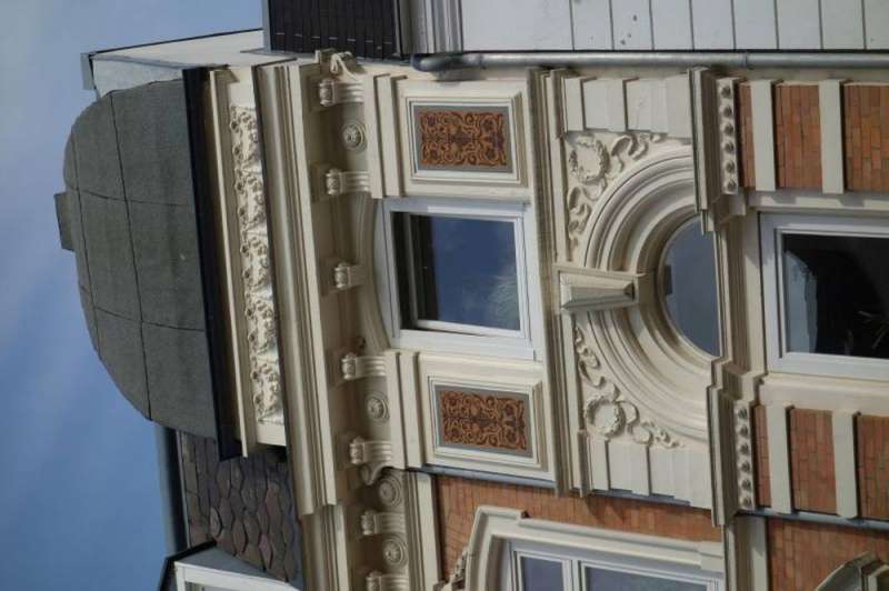 BAU.DE / BAU-Forum: 1. Bild zu Frage "Riss in Gründerzeitfassade: Ursachen, Reparatur & Schutz vor Feuchtigkeit?" im BAU-Forum "Modernisierung / Sanierung / Bauschäden" BAU.DE / BAU-Forum: 1. Bild zu Frage "Riss in Gründerzeitfassade: Ursachen, Reparatur & Schutz vor Feuchtigkeit?" im BAU-Forum "Modernisierung / Sanierung / Bauschäden"