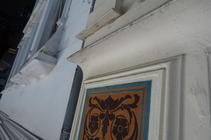 BAU.DE / BAU-Forum: 2. Bild zu Frage "Riss in Gründerzeitfassade: Ursachen, Reparatur & Schutz vor Feuchtigkeit?" im BAU-Forum "Modernisierung / Sanierung / Bauschäden" BAU.DE / BAU-Forum: 2. Bild zu Frage "Riss in Gründerzeitfassade: Ursachen, Reparatur & Schutz vor Feuchtigkeit?" im BAU-Forum "Modernisierung / Sanierung / Bauschäden"