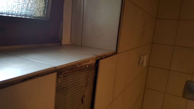 Bild zum BAU-Forumsbeitrag: Bad Sanierung wegen Feuchtigkeit an Außenwand  -  bitte um Hilfe! im Forum Modernisierung / Sanierung / Bauschäden