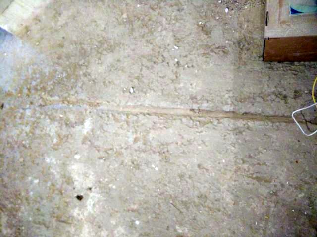 Bild zum BAU-Forumsbeitrag: Beton-Bodenplatte Risse oder Fugen? im Forum Modernisierung / Sanierung / Bauschäden