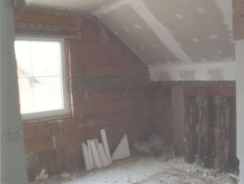 BAU.DE / BAU-Forum: 5. Bild zu Antwort "Details" auf die Frage "Feuchtigkeit im Dachboden: Ursachen, Sanierung der Dampfbremse & Kosten?" im BAU-Forum "Modernisierung / Sanierung / Bauschäden" BAU.DE / BAU-Forum: 5. Bild zu Antwort "Details" auf die Frage "Feuchtigkeit im Dachboden: Ursachen, Sanierung der Dampfbremse & Kosten?" im BAU-Forum "Modernisierung / Sanierung / Bauschäden"