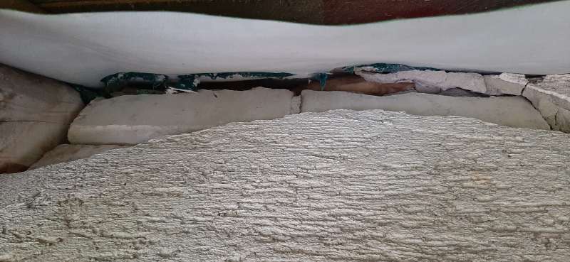 BAU.DE / BAU-Forum: 1. Bild zu Antwort "Korrektur" auf die Frage "Steinbewegung unter Fußpfette: Ursachen, Risiken & Sanierung bei Altbau?" im BAU-Forum "Modernisierung / Sanierung / Bauschäden" BAU.DE / BAU-Forum: 1. Bild zu Antwort "Korrektur" auf die Frage "Steinbewegung unter Fußpfette: Ursachen, Risiken & Sanierung bei Altbau?" im BAU-Forum "Modernisierung / Sanierung / Bauschäden"