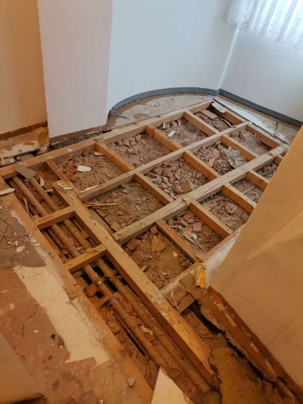 BAU.DE / BAU-Forum: 4. Bild zu Frage "Aufbau Boden auf Holzbalkendecke" im BAU-Forum "Modernisierung / Sanierung / Bauschäden" BAU.DE / BAU-Forum: 4. Bild zu Frage "Aufbau Boden auf Holzbalkendecke" im BAU-Forum "Modernisierung / Sanierung / Bauschäden"