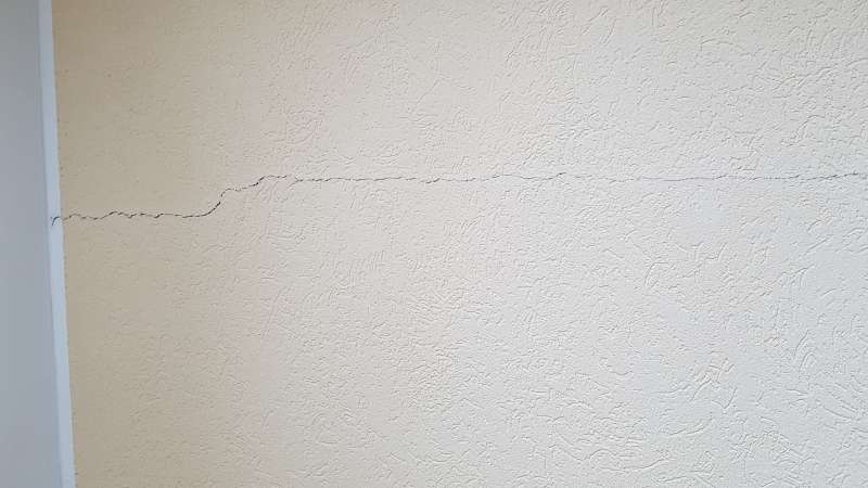 BAU.DE / BAU-Forum: 2. Bild zu Frage "Rissbildung im Treppenhaus" im BAU-Forum "Modernisierung / Sanierung / Bauschäden" BAU.DE / BAU-Forum: 2. Bild zu Frage "Rissbildung im Treppenhaus" im BAU-Forum "Modernisierung / Sanierung / Bauschäden"