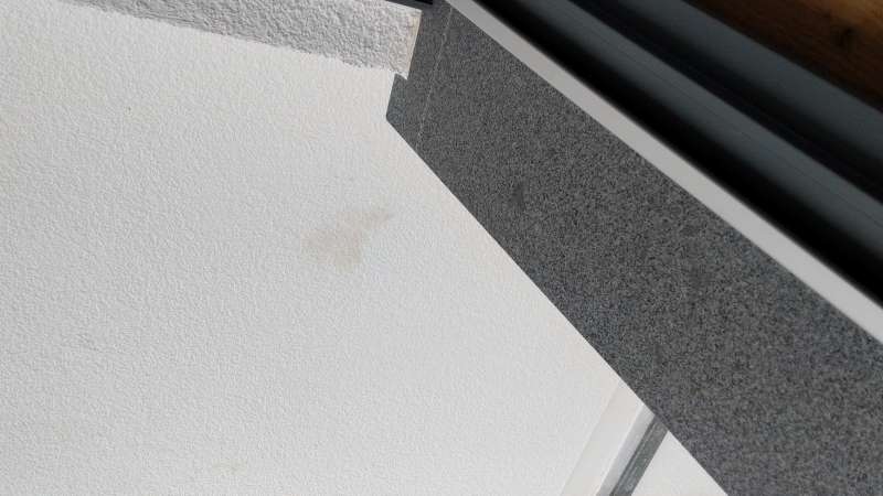 BAU.DE / BAU-Forum: 3. Bild zu Frage "Gelbebraune Flecken an der Fassade nach Regen" im BAU-Forum "Modernisierung / Sanierung / Bauschäden" BAU.DE / BAU-Forum: 3. Bild zu Frage "Gelbebraune Flecken an der Fassade nach Regen" im BAU-Forum "Modernisierung / Sanierung / Bauschäden"