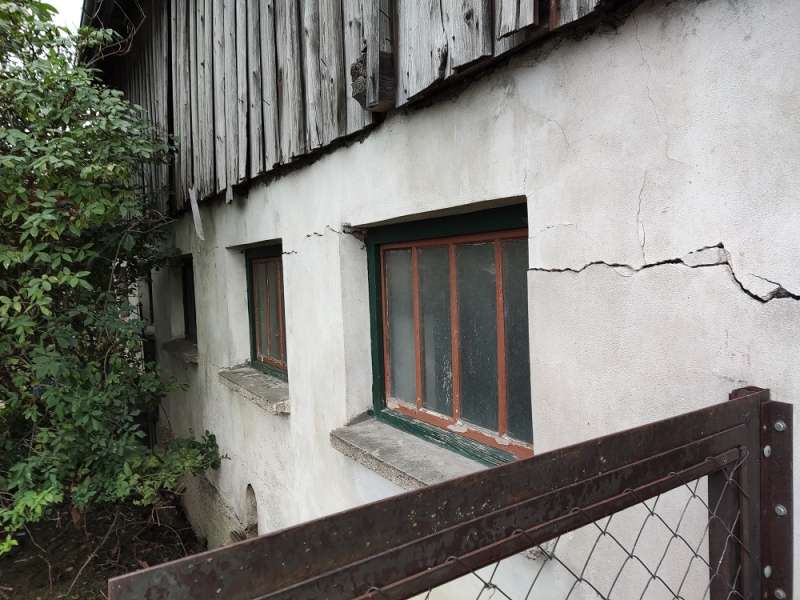 BAU.DE / BAU-Forum: 3. Bild zu Frage "Beschädigte Außenwand - Statisch gefährlich?" im BAU-Forum "Modernisierung / Sanierung / Bauschäden" BAU.DE / BAU-Forum: 3. Bild zu Frage "Beschädigte Außenwand - Statisch gefährlich?" im BAU-Forum "Modernisierung / Sanierung / Bauschäden"