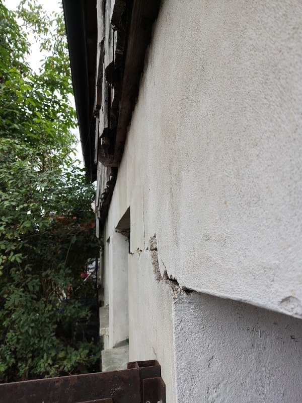 BAU.DE / BAU-Forum: 4. Bild zu Frage "Beschädigte Außenwand - Statisch gefährlich?" im BAU-Forum "Modernisierung / Sanierung / Bauschäden" BAU.DE / BAU-Forum: 4. Bild zu Frage "Beschädigte Außenwand - Statisch gefährlich?" im BAU-Forum "Modernisierung / Sanierung / Bauschäden"