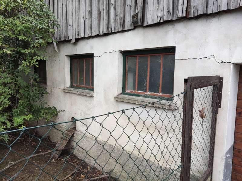 BAU.DE / BAU-Forum: 5. Bild zu Frage "Beschädigte Außenwand - Statisch gefährlich?" im BAU-Forum "Modernisierung / Sanierung / Bauschäden" BAU.DE / BAU-Forum: 5. Bild zu Frage "Beschädigte Außenwand - Statisch gefährlich?" im BAU-Forum "Modernisierung / Sanierung / Bauschäden"