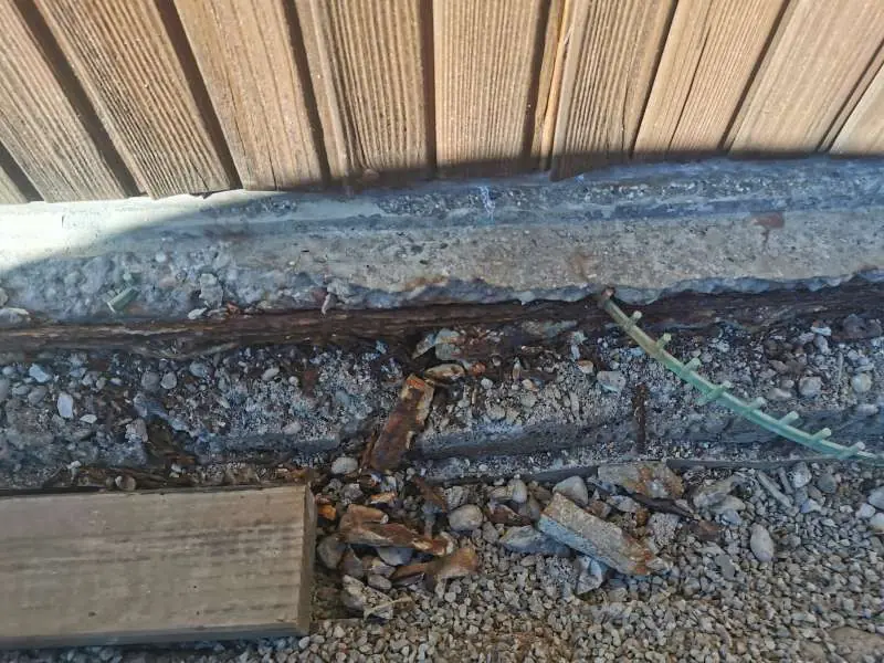 BAU.DE / BAU-Forum: 2. Bild zu Frage "Bewehrung Korrosion Fertiggarage" im BAU-Forum "Modernisierung / Sanierung / Bauschäden" BAU.DE / BAU-Forum: 2. Bild zu Frage "Bewehrung Korrosion Fertiggarage" im BAU-Forum "Modernisierung / Sanierung / Bauschäden"