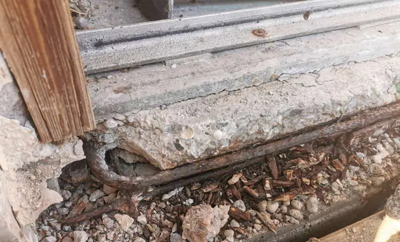 BAU.DE / BAU-Forum: 3. Bild zu Frage "Bewehrung Korrosion Fertiggarage" im BAU-Forum "Modernisierung / Sanierung / Bauschäden" BAU.DE / BAU-Forum: 3. Bild zu Frage "Bewehrung Korrosion Fertiggarage" im BAU-Forum "Modernisierung / Sanierung / Bauschäden"