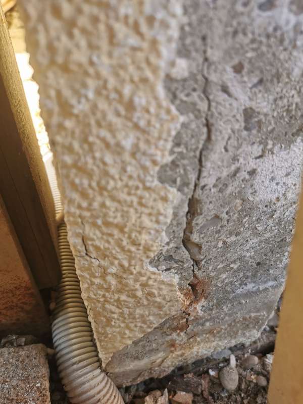 BAU.DE / BAU-Forum: 5. Bild zu Frage "Bewehrung Korrosion Fertiggarage" im BAU-Forum "Modernisierung / Sanierung / Bauschäden" BAU.DE / BAU-Forum: 5. Bild zu Frage "Bewehrung Korrosion Fertiggarage" im BAU-Forum "Modernisierung / Sanierung / Bauschäden"