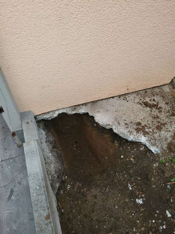 BAU.DE / BAU-Forum: 1. Bild zu Frage "Der Feuchtigkeit auf den Grund gehen - Kellerwand massiv?" im BAU-Forum "Modernisierung / Sanierung / Bauschäden" BAU.DE / BAU-Forum: 1. Bild zu Frage "Der Feuchtigkeit auf den Grund gehen - Kellerwand massiv?" im BAU-Forum "Modernisierung / Sanierung / Bauschäden"