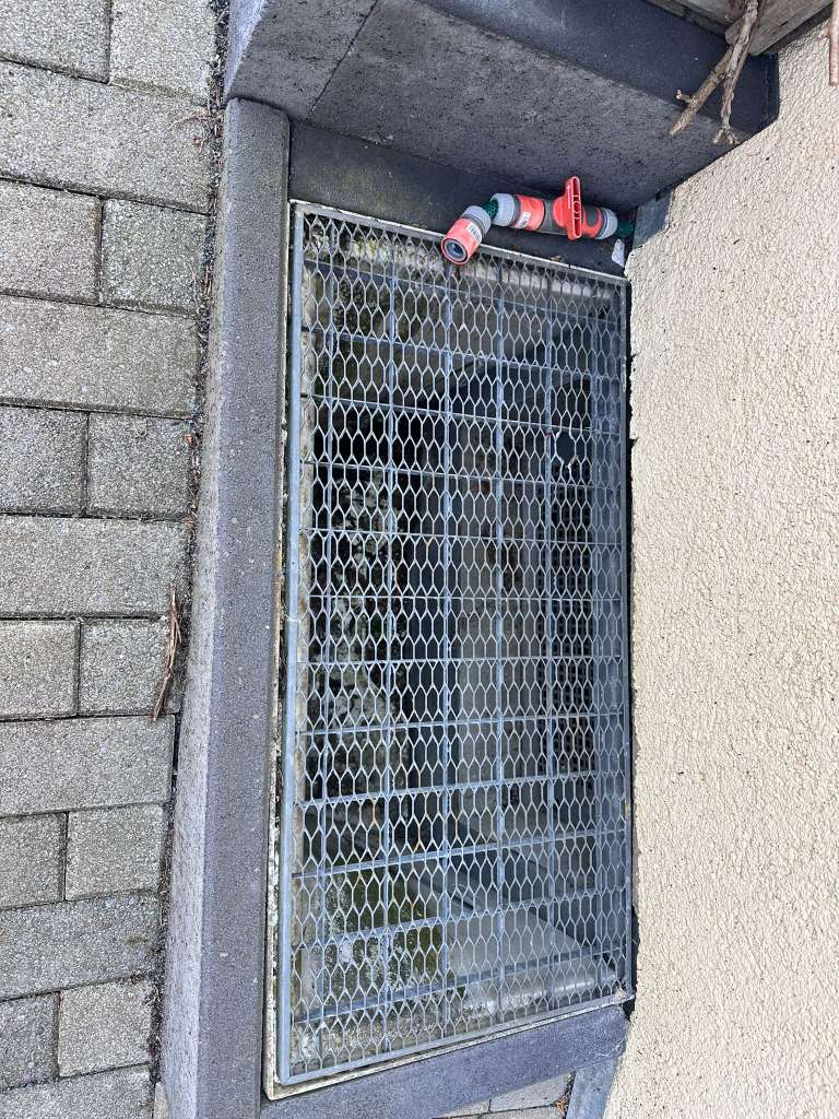 BAU.DE / BAU-Forum: 3. Bild zu Frage "Wasserschaden!! Feuchtigkeit und Schimmel im Keller woher???" im BAU-Forum "Modernisierung / Sanierung / Bauschäden" BAU.DE / BAU-Forum: 3. Bild zu Frage "Wasserschaden!! Feuchtigkeit und Schimmel im Keller woher???" im BAU-Forum "Modernisierung / Sanierung / Bauschäden"