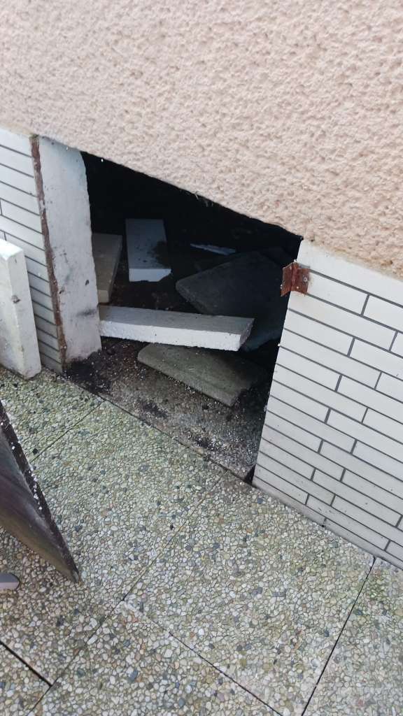 BAU.DE / BAU-Forum: 1. Bild zu Frage "Öffnung im Sockel schließen" im BAU-Forum "Modernisierung / Sanierung / Bauschäden" BAU.DE / BAU-Forum: 1. Bild zu Frage "Öffnung im Sockel schließen" im BAU-Forum "Modernisierung / Sanierung / Bauschäden"