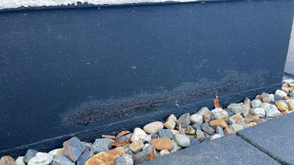 BAU.DE / BAU-Forum: 3. Bild zu Frage "Wassereintragung an 1. Steinreihe in mehrern Zimmern - Leckageorter überfragt :-/" im BAU-Forum "Modernisierung / Sanierung / Bauschäden" BAU.DE / BAU-Forum: 3. Bild zu Frage "Wassereintragung an 1. Steinreihe in mehrern Zimmern - Leckageorter überfragt :-/" im BAU-Forum "Modernisierung / Sanierung / Bauschäden"