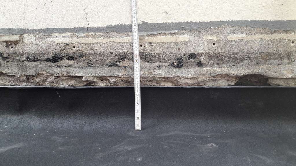 BAU.DE / BAU-Forum: 2. Bild zu Antwort "Antwort" auf die Frage "Sanierung der Loggia" im BAU-Forum "Modernisierung / Sanierung / Bauschäden" BAU.DE / BAU-Forum: 2. Bild zu Antwort "Antwort" auf die Frage "Sanierung der Loggia" im BAU-Forum "Modernisierung / Sanierung / Bauschäden"