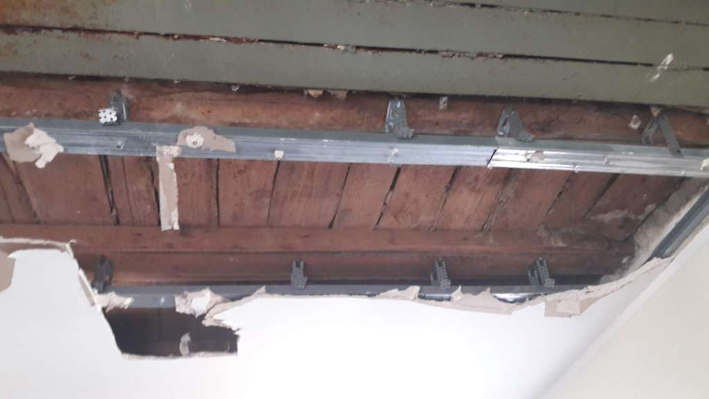 BAU.DE / BAU-Forum: 1. Bild zu Antwort "Hier noch drei weitere Fotos" auf die Frage "Sanierung der Loggia" im BAU-Forum "Modernisierung / Sanierung / Bauschäden" BAU.DE / BAU-Forum: 1. Bild zu Antwort "Hier noch drei weitere Fotos" auf die Frage "Sanierung der Loggia" im BAU-Forum "Modernisierung / Sanierung / Bauschäden"