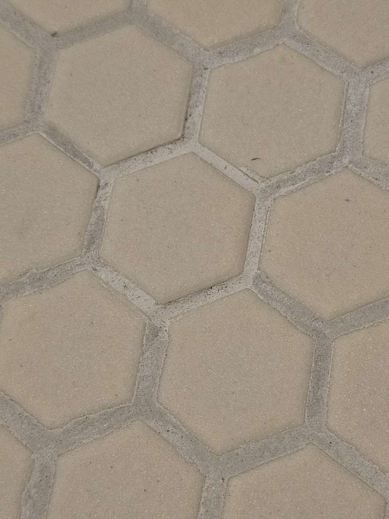 BAU.DE / BAU-Forum: 3. Bild zu Frage "weißlicher Schleier auf Fliesen nach dem Verfugen" im BAU-Forum "Modernisierung / Sanierung / Bauschäden" BAU.DE / BAU-Forum: 3. Bild zu Frage "weißlicher Schleier auf Fliesen nach dem Verfugen" im BAU-Forum "Modernisierung / Sanierung / Bauschäden"