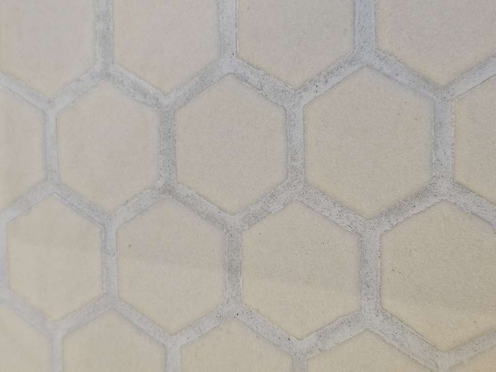 BAU.DE / BAU-Forum: 1. Bild zu Antwort "Fotos weißer Schleier auf Fliese und Fuge ("Fugenkotze / Polymermigration"?)" auf die Frage "weißlicher Schleier auf Fliesen nach dem Verfugen" im BAU-Forum "Modernisierung / Sanierung / Bauschäden" BAU.DE / BAU-Forum: 1. Bild zu Antwort "Fotos weißer Schleier auf Fliese und Fuge ("Fugenkotze / Polymermigration"?)" auf die Frage "weißlicher Schleier auf Fliesen nach dem Verfugen" im BAU-Forum "Modernisierung / Sanierung / Bauschäden"