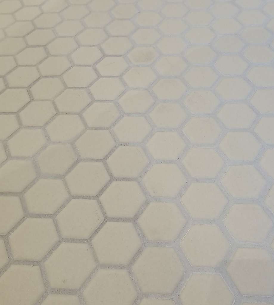 BAU.DE / BAU-Forum: 2. Bild zu Antwort "Fotos weißer Schleier auf Fliese und Fuge ("Fugenkotze / Polymermigration"?)" auf die Frage "weißlicher Schleier auf Fliesen nach dem Verfugen" im BAU-Forum "Modernisierung / Sanierung / Bauschäden" BAU.DE / BAU-Forum: 2. Bild zu Antwort "Fotos weißer Schleier auf Fliese und Fuge ("Fugenkotze / Polymermigration"?)" auf die Frage "weißlicher Schleier auf Fliesen nach dem Verfugen" im BAU-Forum "Modernisierung / Sanierung / Bauschäden"