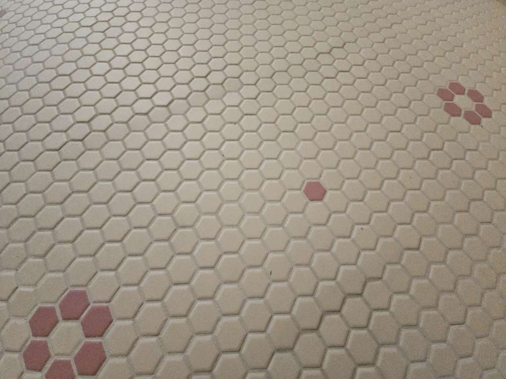 BAU.DE / BAU-Forum: 4. Bild zu Antwort "Gutachter Einschätzung Mosaikfliesen" auf die Frage "weißlicher Schleier auf Fliesen nach dem Verfugen" im BAU-Forum "Modernisierung / Sanierung / Bauschäden" BAU.DE / BAU-Forum: 4. Bild zu Antwort "Gutachter Einschätzung Mosaikfliesen" auf die Frage "weißlicher Schleier auf Fliesen nach dem Verfugen" im BAU-Forum "Modernisierung / Sanierung / Bauschäden"