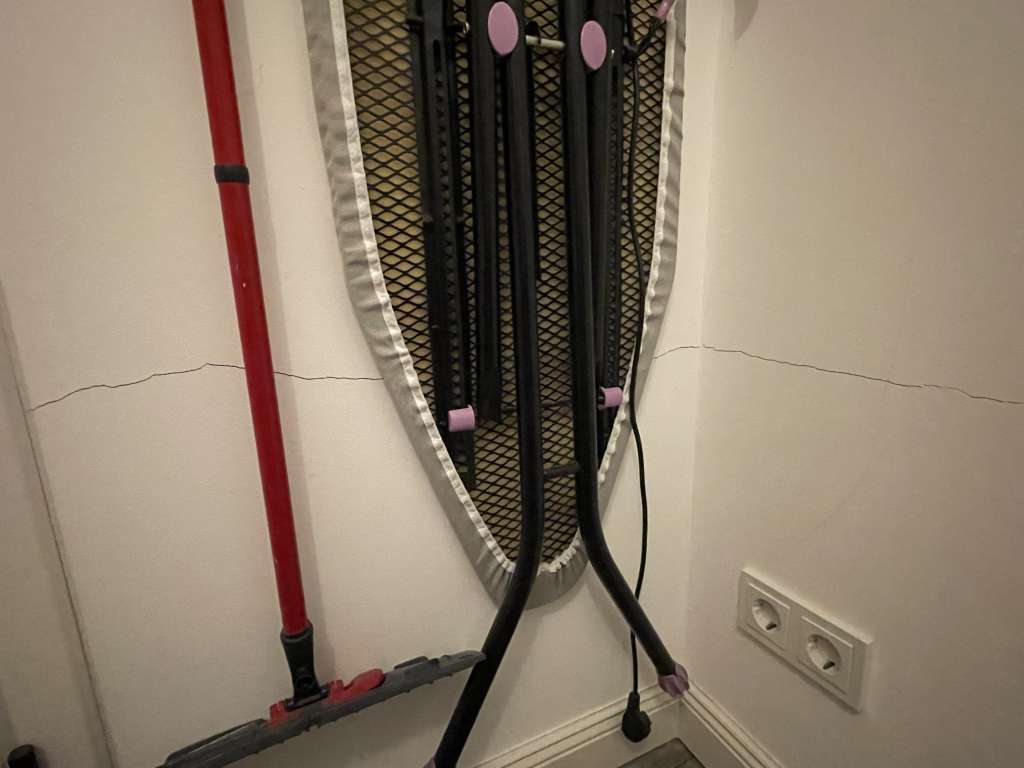 BAU.DE / BAU-Forum: 5. Bild zu Frage "Risse in Innenwänden eines 4 Jahre alten Neubaus - Sachverständiger nötig?" im BAU-Forum "Sonstige Themen" BAU.DE / BAU-Forum: 5. Bild zu Frage "Risse in Innenwänden eines 4 Jahre alten Neubaus - Sachverständiger nötig?" im BAU-Forum "Sonstige Themen"