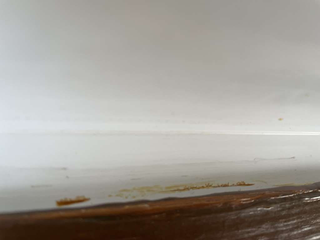 BAU.DE / BAU-Forum: 1. Bild zu Antwort "Lasurfarbe Entfernung: Herausforderung bei älteren Farbresten" auf die Frage "Wie entferne ich eingetrocknete Lasurfarbe von einer weiß lackierten Alu-Fensterbank?" im BAU-Forum "Sonstige Themen" BAU.DE / BAU-Forum: 1. Bild zu Antwort "Lasurfarbe Entfernung: Herausforderung bei älteren Farbresten" auf die Frage "Wie entferne ich eingetrocknete Lasurfarbe von einer weiß lackierten Alu-Fensterbank?" im BAU-Forum "Sonstige Themen"