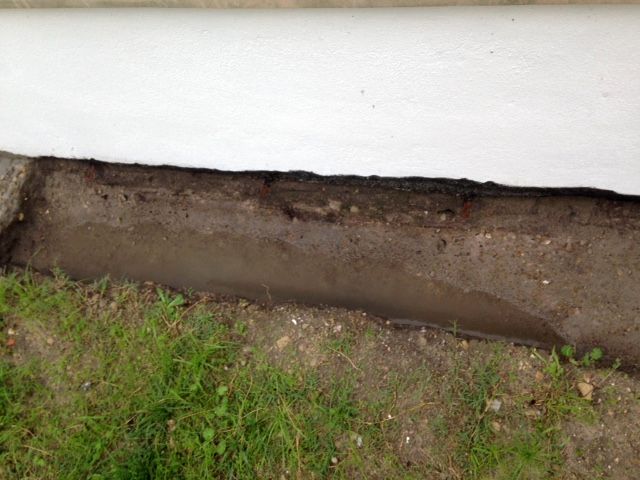 BAU.DE / BAU-Forum: 1. Bild zu Frage "Drainage oder Pflasterung am Haus: Kosten, Nutzen & Risiken bei Lehmboden?" im BAU-Forum "Tiefbau und Spezialtiefbau" BAU.DE / BAU-Forum: 1. Bild zu Frage "Drainage oder Pflasterung am Haus: Kosten, Nutzen & Risiken bei Lehmboden?" im BAU-Forum "Tiefbau und Spezialtiefbau"