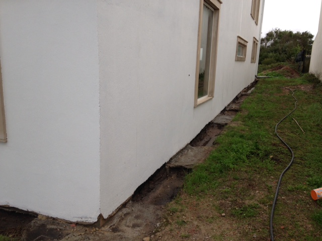 BAU.DE / BAU-Forum: 2. Bild zu Frage "Drainage oder Pflasterung am Haus: Kosten, Nutzen & Risiken bei Lehmboden?" im BAU-Forum "Tiefbau und Spezialtiefbau" BAU.DE / BAU-Forum: 2. Bild zu Frage "Drainage oder Pflasterung am Haus: Kosten, Nutzen & Risiken bei Lehmboden?" im BAU-Forum "Tiefbau und Spezialtiefbau"