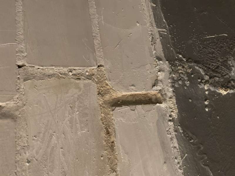 BAU.DE / BAU-Forum: 1. Bild zu Antwort "Feuchtigkeit Keller: Hohe Messwerte an Kellerwand – Bilder!" auf die Frage "Kellerwand abdichten: Ursachen, Kosten & Risiken bei Reihenhaus von 1971?" im BAU-Forum "Tiefbau und Spezialtiefbau" BAU.DE / BAU-Forum: 1. Bild zu Antwort "Feuchtigkeit Keller: Hohe Messwerte an Kellerwand – Bilder!" auf die Frage "Kellerwand abdichten: Ursachen, Kosten & Risiken bei Reihenhaus von 1971?" im BAU-Forum "Tiefbau und Spezialtiefbau"