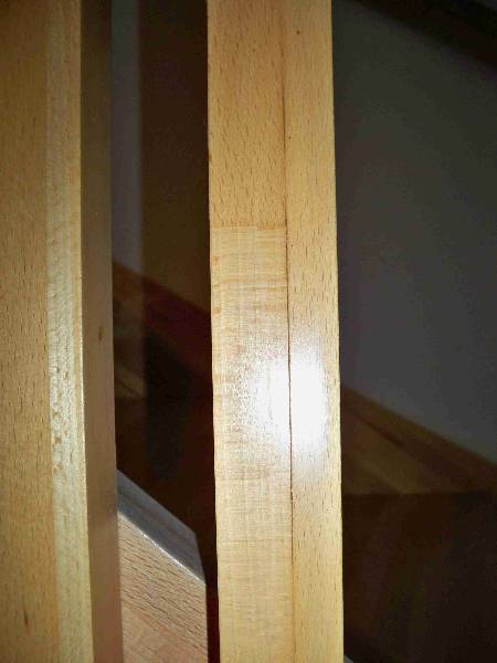 BAU.DE / BAU-Forum: 1. Bild zu Antwort "Holztreppe Risse: Bilder zur Schadensanalyse" auf die Frage "Holztreppe gerissen: Ursachen, Reparatur & Sicherheit bei Leimholz-Treppen?" im BAU-Forum "Treppen, Rampen, Leitern" BAU.DE / BAU-Forum: 1. Bild zu Antwort "Holztreppe Risse: Bilder zur Schadensanalyse" auf die Frage "Holztreppe gerissen: Ursachen, Reparatur & Sicherheit bei Leimholz-Treppen?" im BAU-Forum "Treppen, Rampen, Leitern"