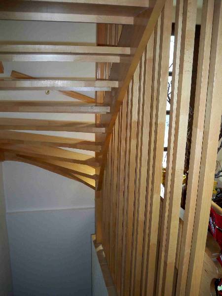 BAU.DE / BAU-Forum: 1. Bild zu Antwort "Holztreppe: Gesamtansicht zur besseren Beurteilung" auf die Frage "Holztreppe gerissen: Ursachen, Reparatur & Sicherheit bei Leimholz-Treppen?" im BAU-Forum "Treppen, Rampen, Leitern" BAU.DE / BAU-Forum: 1. Bild zu Antwort "Holztreppe: Gesamtansicht zur besseren Beurteilung" auf die Frage "Holztreppe gerissen: Ursachen, Reparatur & Sicherheit bei Leimholz-Treppen?" im BAU-Forum "Treppen, Rampen, Leitern"