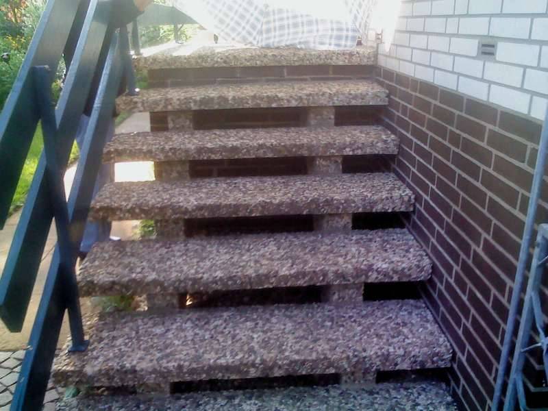 BAU.DE / BAU-Forum: 1. Bild zu Frage "Treppe absackt: Ursachen, Sofortmaßnahmen & kostengünstige Sanierung ohne Abbau?" im BAU-Forum "Treppen, Rampen, Leitern" BAU.DE / BAU-Forum: 1. Bild zu Frage "Treppe absackt: Ursachen, Sofortmaßnahmen & kostengünstige Sanierung ohne Abbau?" im BAU-Forum "Treppen, Rampen, Leitern"