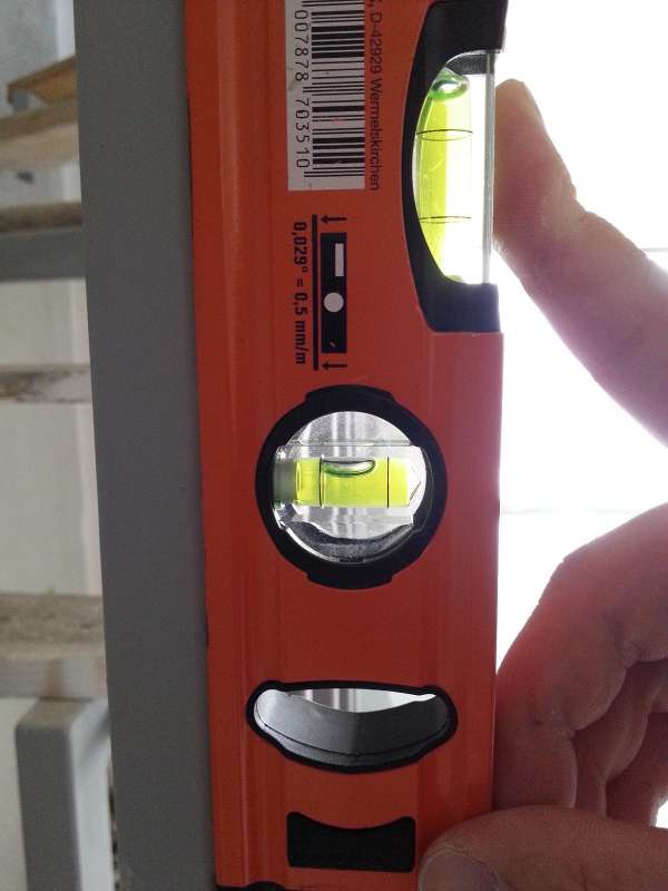 BAU.DE / BAU-Forum: 1. Bild zu Frage "ist das noch gerade?" im BAU-Forum "Treppen, Rampen, Leitern" BAU.DE / BAU-Forum: 1. Bild zu Frage "ist das noch gerade?" im BAU-Forum "Treppen, Rampen, Leitern"