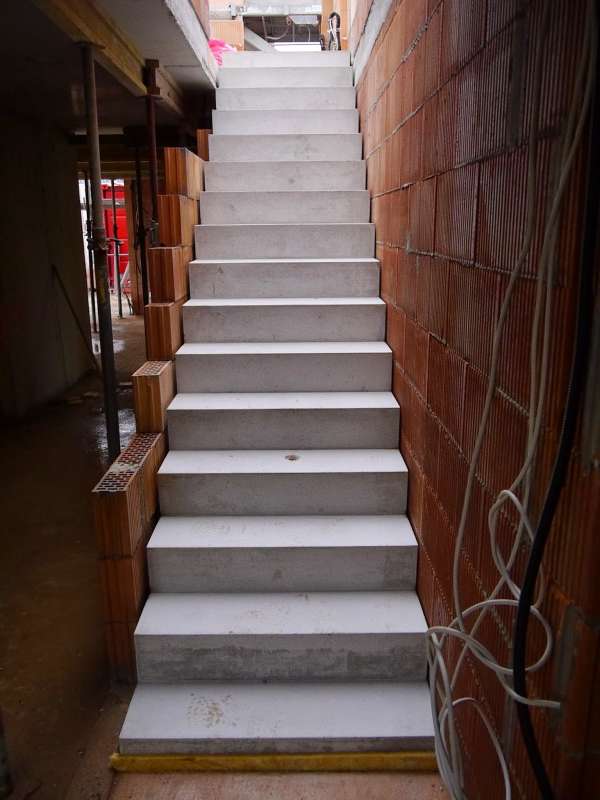 BAU.DE / BAU-Forum: 1. Bild zu Antwort "also ganz so Ahnungslos bin ich dann auch nicht" auf die Frage "Fertigteilbetontreppe imprägnieren & Holzstufen verkleben: Schutz, Material & Anleitung?" im BAU-Forum "Treppen, Rampen, Leitern" BAU.DE / BAU-Forum: 1. Bild zu Antwort "also ganz so Ahnungslos bin ich dann auch nicht" auf die Frage "Fertigteilbetontreppe imprägnieren & Holzstufen verkleben: Schutz, Material & Anleitung?" im BAU-Forum "Treppen, Rampen, Leitern"