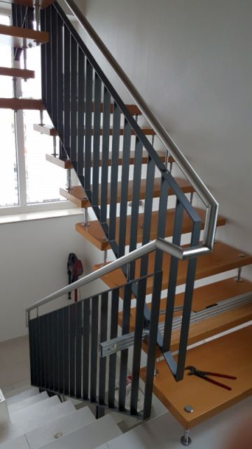 BAU.DE / BAU-Forum: 1. Bild zu Frage "freitragende Bolzentreppe ausrichten" im BAU-Forum "Treppen, Rampen, Leitern" BAU.DE / BAU-Forum: 1. Bild zu Frage "freitragende Bolzentreppe ausrichten" im BAU-Forum "Treppen, Rampen, Leitern"