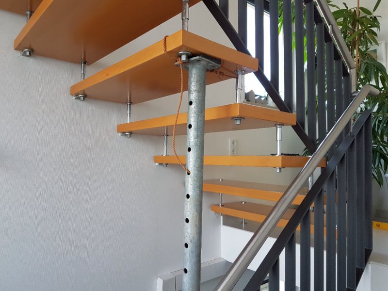 BAU.DE / BAU-Forum: 1. Bild zu Antwort "Tragsystem" auf die Frage "Freitragende Bolzentreppe ausrichten: Ursachen, Absenkung beheben & Anleitung" im BAU-Forum "Treppen, Rampen, Leitern" BAU.DE / BAU-Forum: 1. Bild zu Antwort "Tragsystem" auf die Frage "Freitragende Bolzentreppe ausrichten: Ursachen, Absenkung beheben & Anleitung" im BAU-Forum "Treppen, Rampen, Leitern"