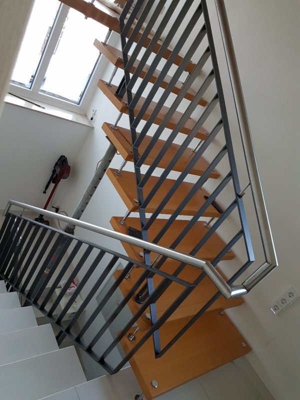 BAU.DE / BAU-Forum: 3. Bild zu Antwort "Tragsystem" auf die Frage "Freitragende Bolzentreppe ausrichten: Ursachen, Absenkung beheben & Anleitung" im BAU-Forum "Treppen, Rampen, Leitern" BAU.DE / BAU-Forum: 3. Bild zu Antwort "Tragsystem" auf die Frage "Freitragende Bolzentreppe ausrichten: Ursachen, Absenkung beheben & Anleitung" im BAU-Forum "Treppen, Rampen, Leitern"