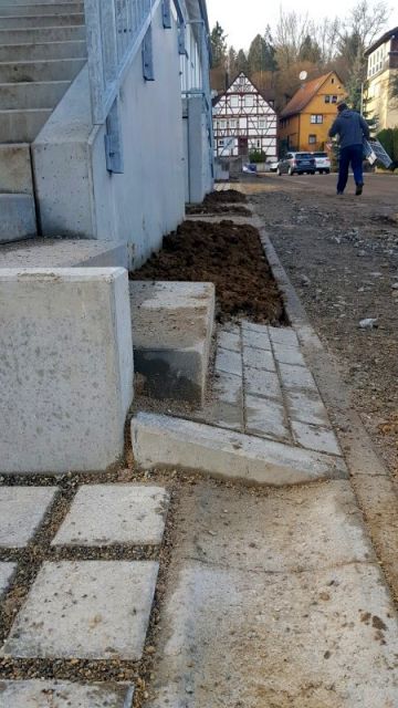 BAU.DE / BAU-Forum: 1. Bild zu Frage "Steigung Außentreppe zu steil?" im BAU-Forum "Treppen, Rampen, Leitern" BAU.DE / BAU-Forum: 1. Bild zu Frage "Steigung Außentreppe zu steil?" im BAU-Forum "Treppen, Rampen, Leitern"