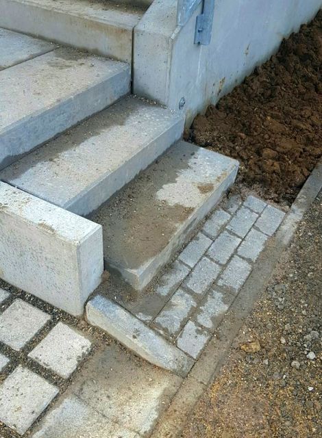 BAU.DE / BAU-Forum: 2. Bild zu Frage "Steigung Außentreppe zu steil?" im BAU-Forum "Treppen, Rampen, Leitern" BAU.DE / BAU-Forum: 2. Bild zu Frage "Steigung Außentreppe zu steil?" im BAU-Forum "Treppen, Rampen, Leitern"