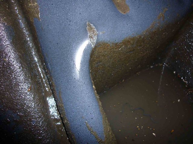 BAU.DE / BAU-Forum: 1. Bild zu Frage "Kunststoff Zisterne 1800l undicht: Ursachen, Reparatur & Austausch-Optionen?" im BAU-Forum "Wassersparen / Regenwassernutzung" BAU.DE / BAU-Forum: 1. Bild zu Frage "Kunststoff Zisterne 1800l undicht: Ursachen, Reparatur & Austausch-Optionen?" im BAU-Forum "Wassersparen / Regenwassernutzung"