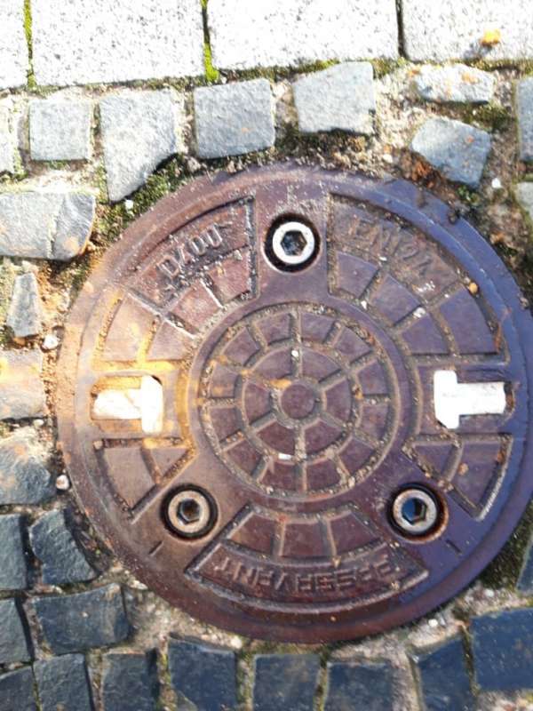 BAU.DE / BAU-Forum: 1. Bild zu Frage "Regenwasserfilter Abdeckung öffnen: Anleitung, Tipps & Tricks zur Reinigung?" im BAU-Forum "Wassersparen / Regenwassernutzung" BAU.DE / BAU-Forum: 1. Bild zu Frage "Regenwasserfilter Abdeckung öffnen: Anleitung, Tipps & Tricks zur Reinigung?" im BAU-Forum "Wassersparen / Regenwassernutzung"