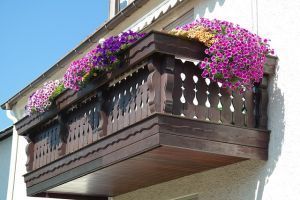 Balkon stilvoll verkleiden: Die besten Tipps zur Montage - Bild: Hans auf Pixabay