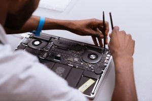 Tipps für die regelmäßige Wartung Ihres MacBook Pro und seiner Komponenten - Unsplash