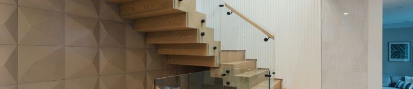 Faszination der Kragarmtreppen: Minimalismus trifft auf Eleganz Faszination der Kragarmtreppen: Minimalismus trifft auf Eleganz